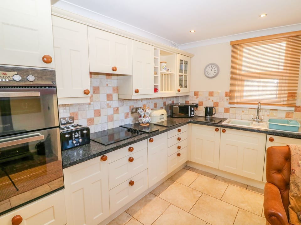 Fridge, dishwasher, electric kettle, toaster