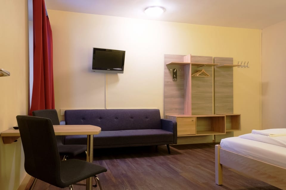 Double Room, Private Bathroom | In-room safe, iron/ironing board, free WiFi, bed sheets