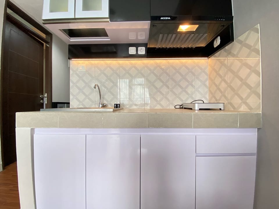 Fridge, stovetop, cookware/dishes/utensils, dining tables