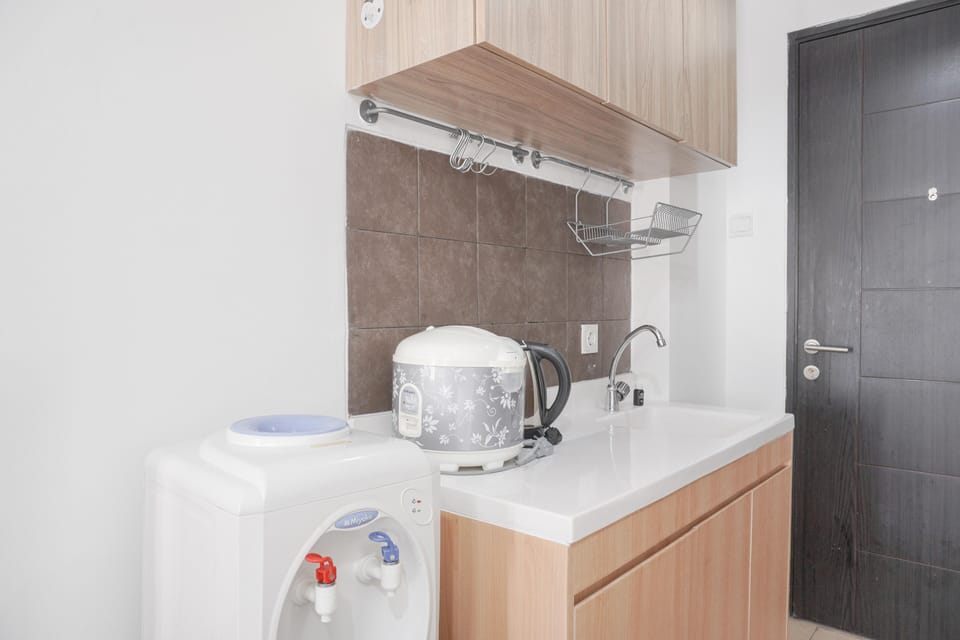 Fridge, stovetop, cookware/dishes/utensils, dining tables