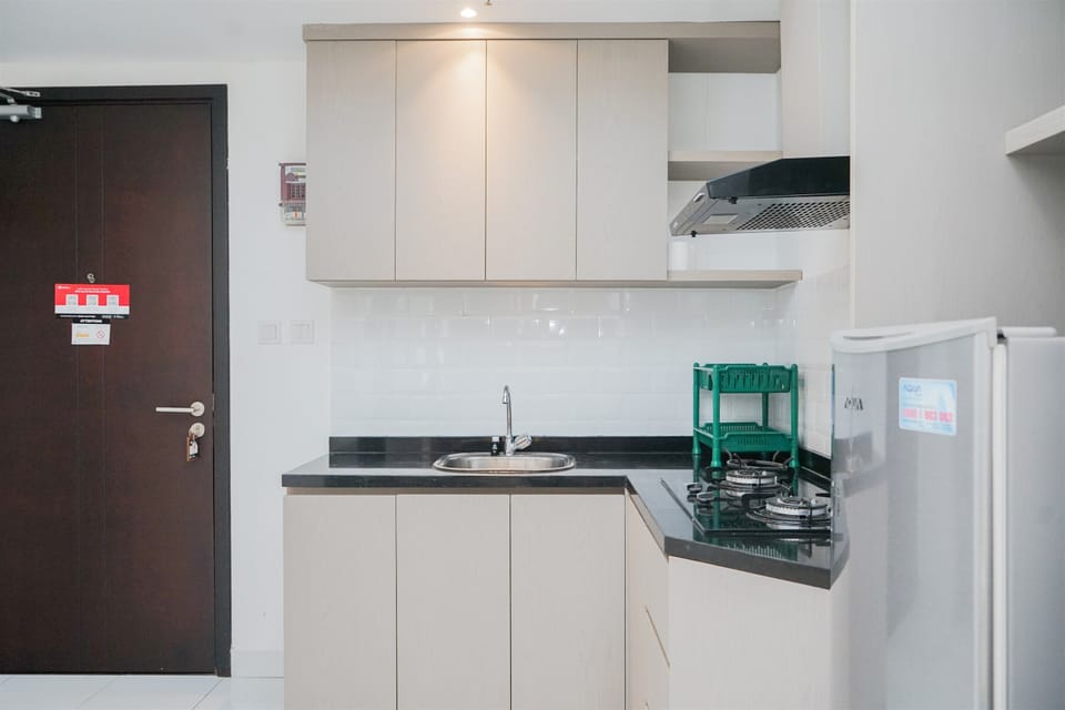 Fridge, stovetop, cookware/dishes/utensils, dining tables