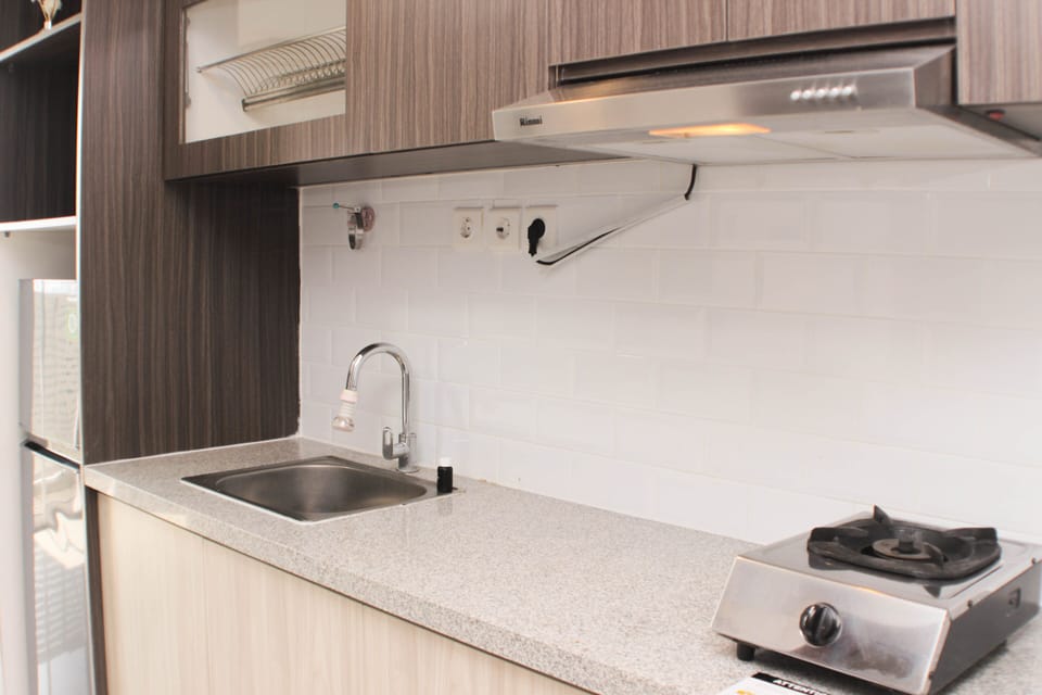 Fridge, stovetop, cookware/dishes/utensils, dining tables