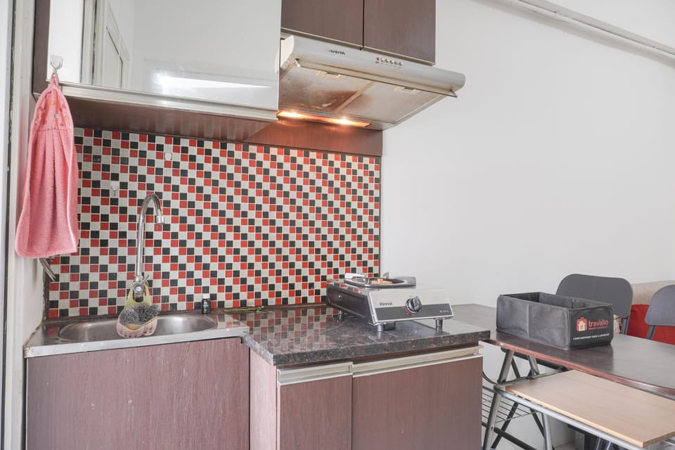 Fridge, stovetop, cookware/dishes/utensils, dining tables