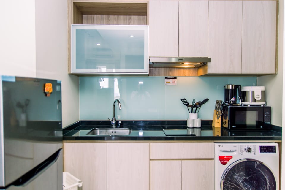 Fridge, microwave, stovetop, cookware/dishes/utensils