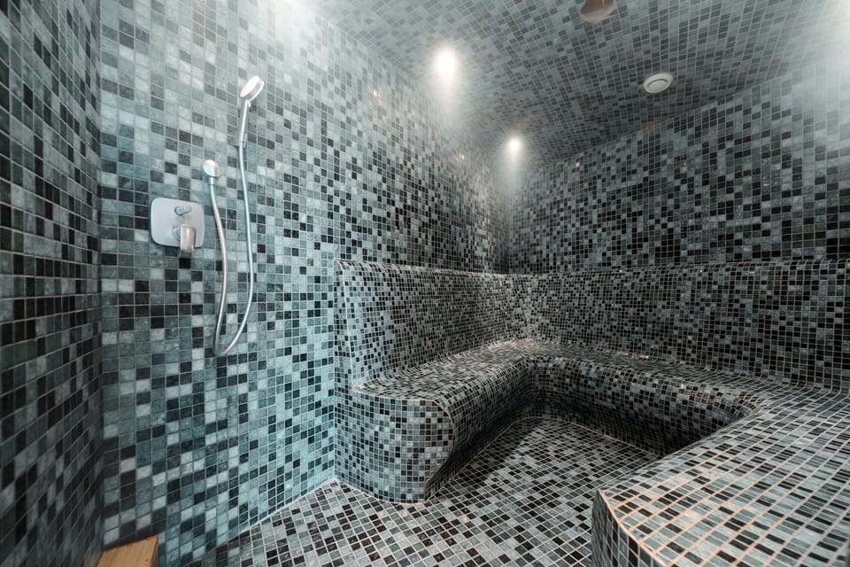 Steam room 