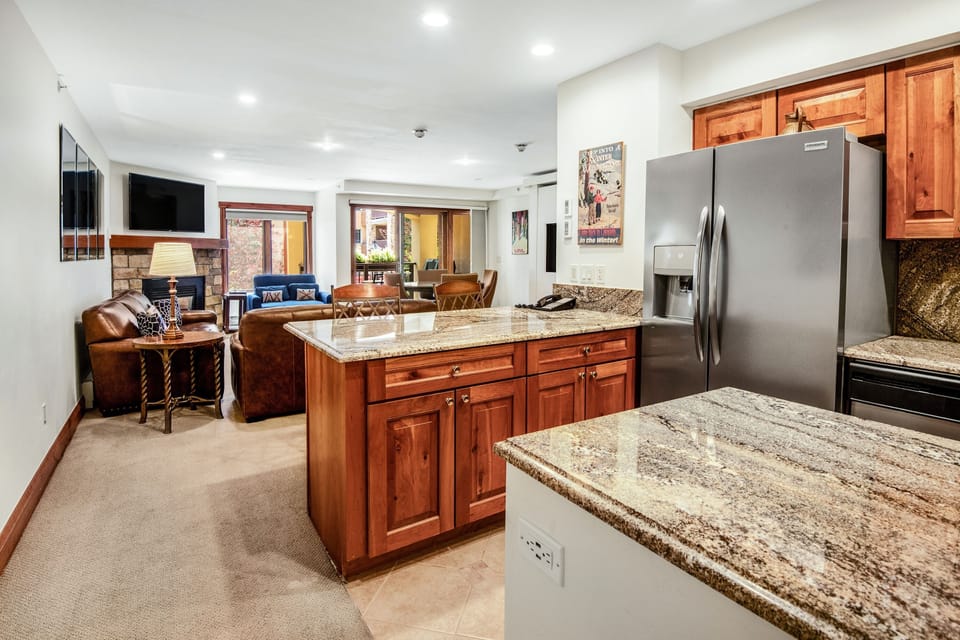 Condo, 1 Bedroom | Private kitchen | Fridge, oven, coffee/tea maker, toaster
