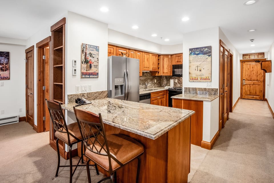 Condo, 1 Bedroom | Private kitchen | Fridge, oven, coffee/tea maker, toaster
