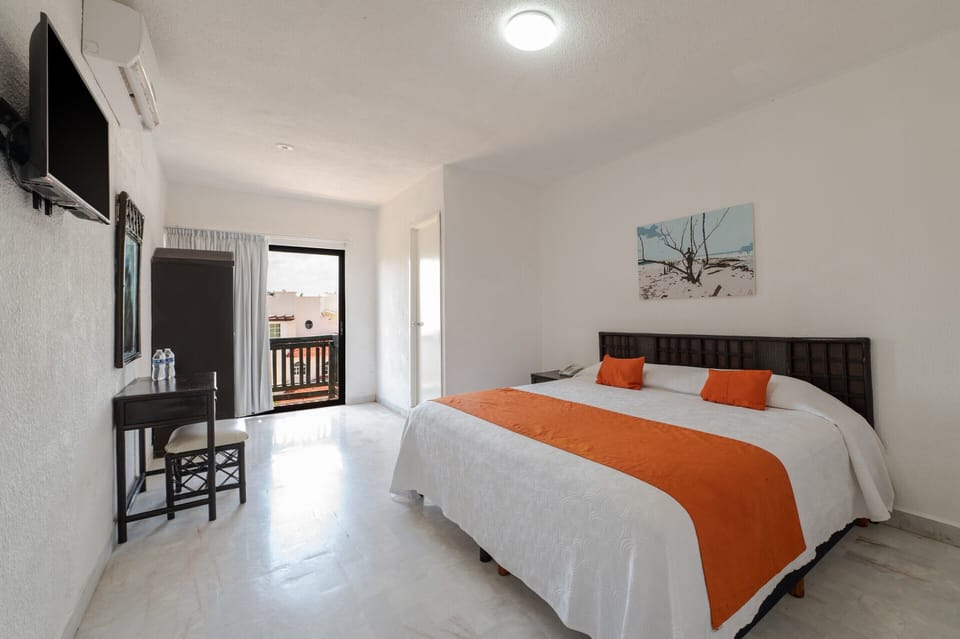 Standard Room | In-room safe, individually furnished, desk, blackout drapes