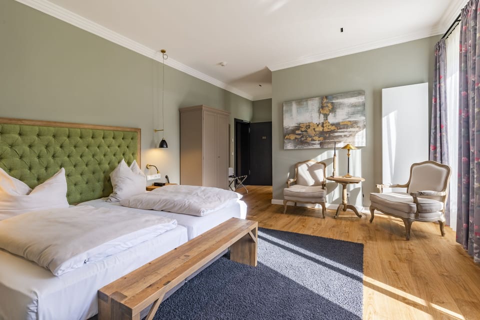 Premium Room | Hypo-allergenic bedding available, desk, soundproofing, WiFi (free)