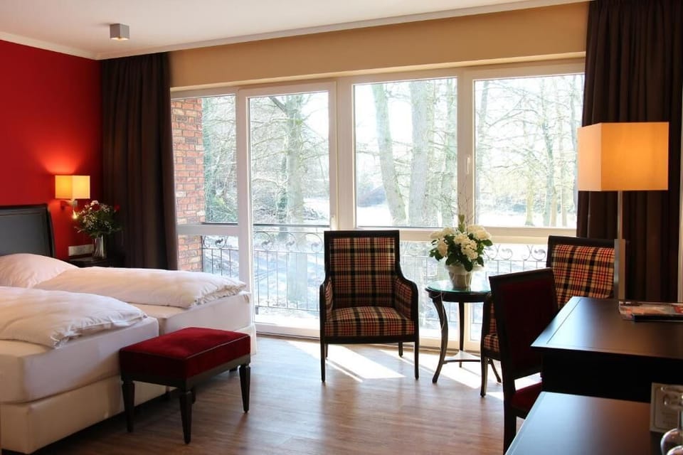 Premium Room | Hypo-allergenic bedding available, desk, soundproofing, WiFi (free)