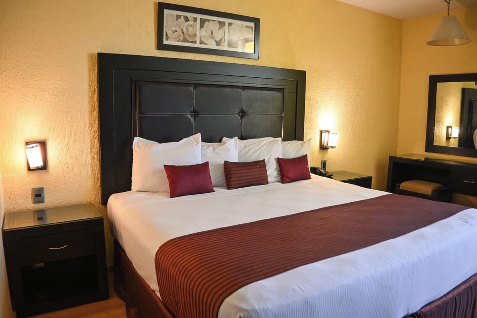 Junior Room | Premium bedding, in-room safe, desk, blackout drapes