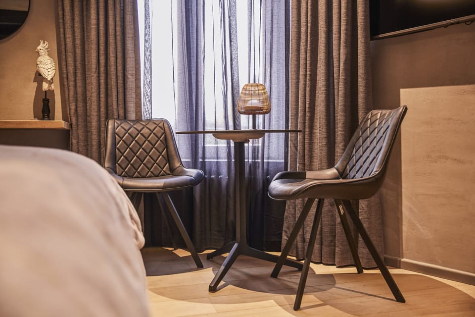 Comfort Room, 1 Queen Bed, Non Smoking, City View | Premium bedding, Select Comfort beds, in-room safe, blackout drapes