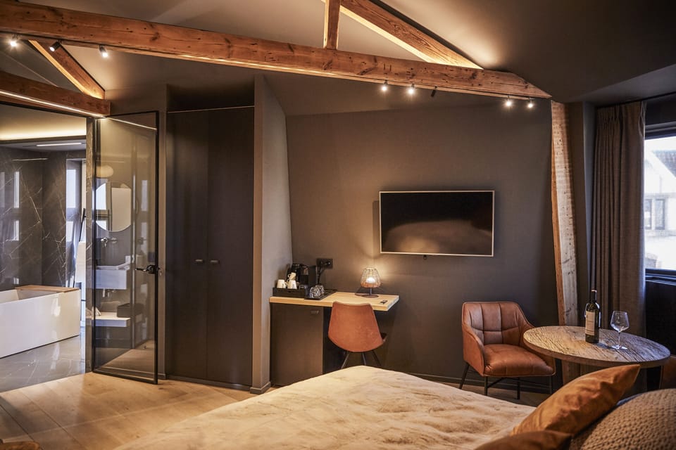 Design Room, 1 Queen Bed, Non Smoking, City View | Premium bedding, Select Comfort beds, in-room safe, blackout drapes