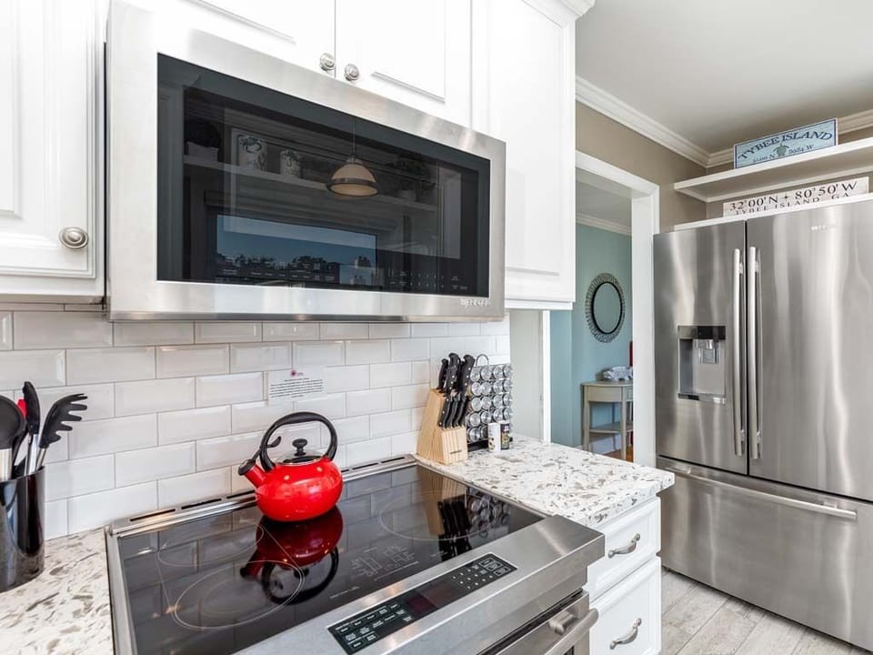 House, Multiple Beds, Fireplace, Ocean View | Private kitchen | Fridge, microwave, oven, stovetop