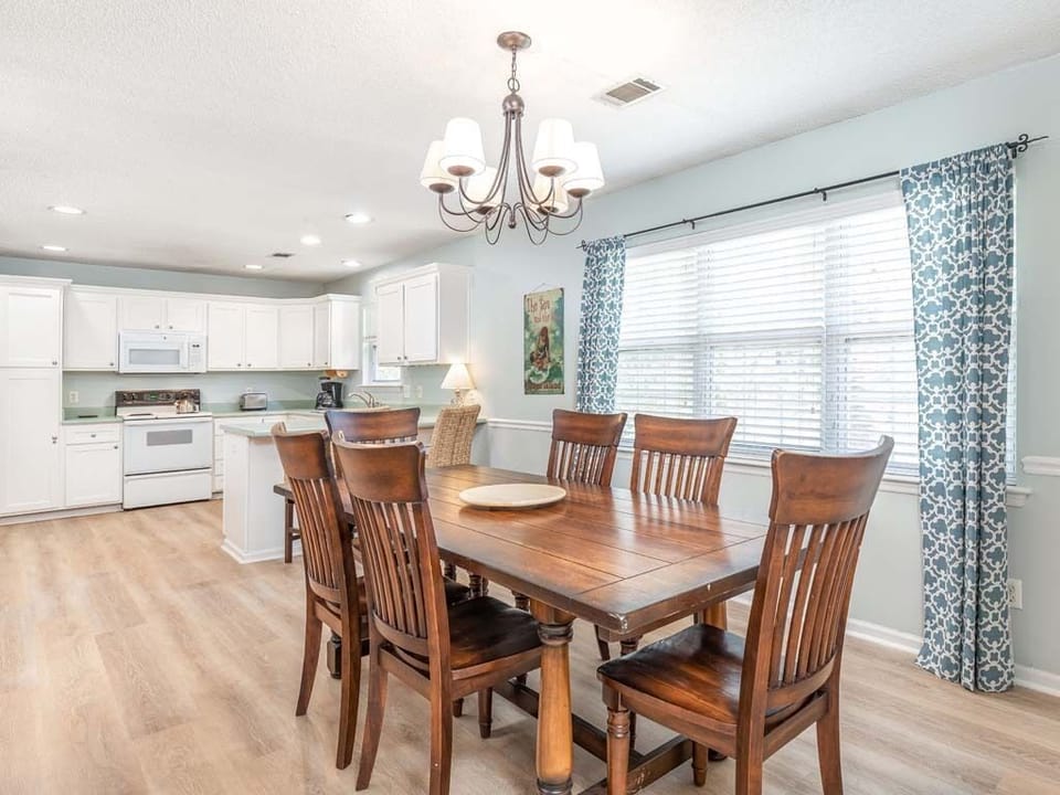 House, Multiple Beds, Kitchen, Garden View | Dining