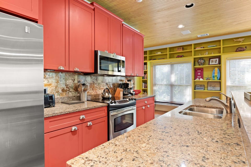 House, Multiple Beds, Kitchen, Garden View | Private kitchen | Fridge, microwave, oven, stovetop