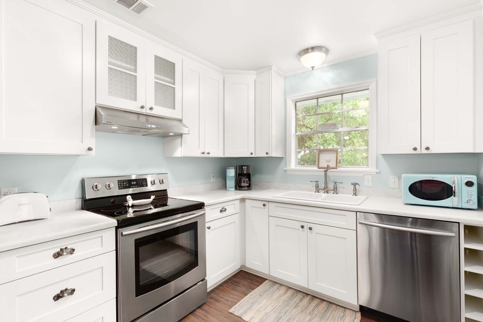 House, Multiple Beds, Kitchen, Garden View | Private kitchen | Fridge, microwave, oven, stovetop