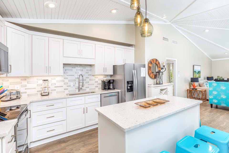 House, Multiple Beds, Kitchen, Garden View | Private kitchen | Fridge, microwave, oven, stovetop
