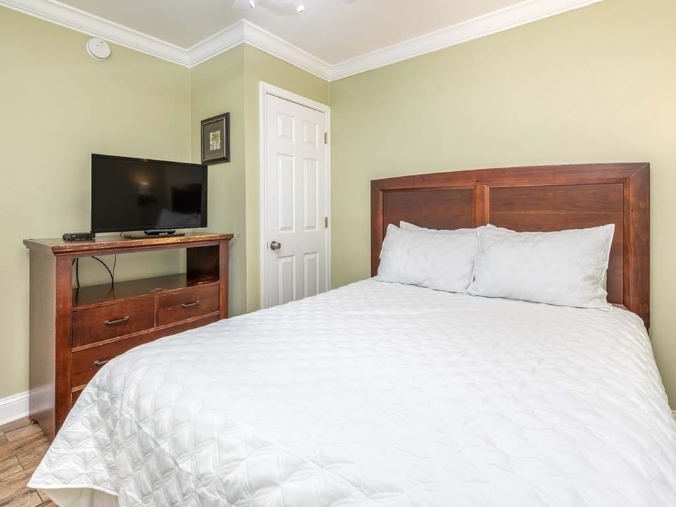 Condo, Multiple Beds, Kitchen, Garden View | 2 bedrooms, individually decorated, individually furnished, free WiFi