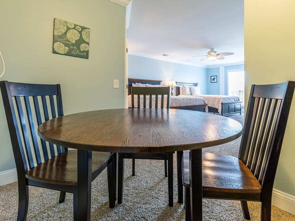 Condo, Multiple Beds, Kitchen, Partial Ocean View | Dining