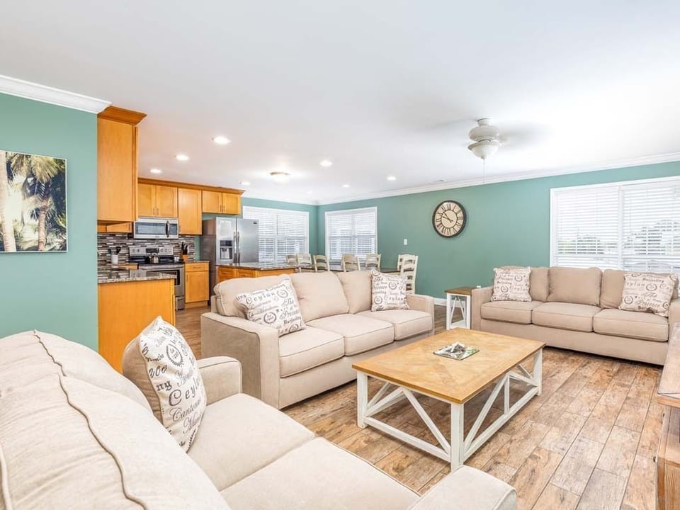 House, Multiple Beds, Kitchen, Partial Ocean View | Living area | TV