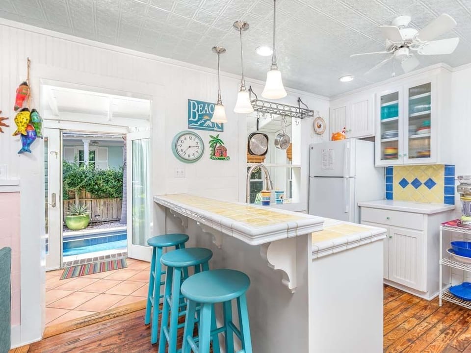House, Multiple Beds, Pool Access, Pool View | Private kitchen | Fridge, microwave, oven, stovetop