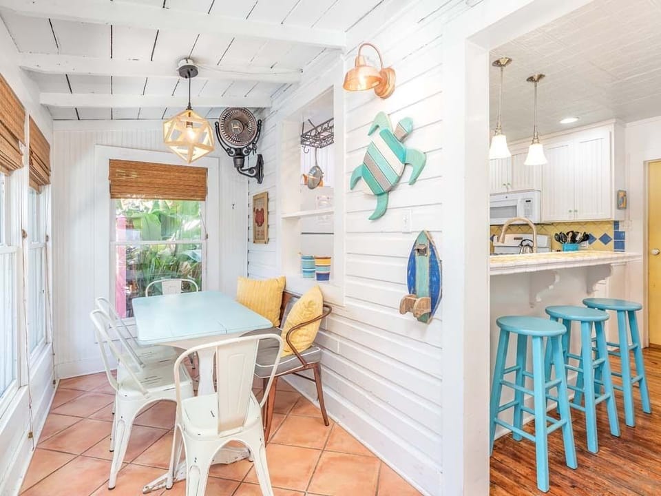 House, Multiple Beds, Pool Access, Pool View | Dining