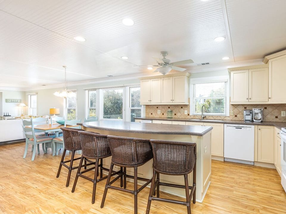 House, Multiple Beds, Kitchen, Garden View | Private kitchen | Fridge, microwave, oven, stovetop