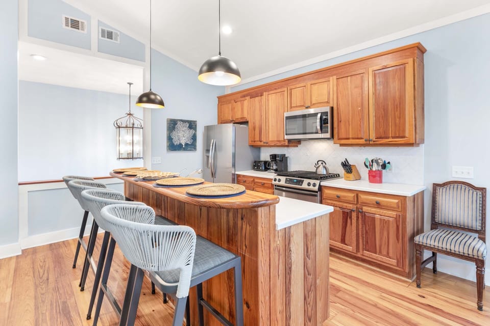 House, Multiple Beds, Kitchen, Partial Ocean View | Private kitchen | Fridge, microwave, oven, stovetop
