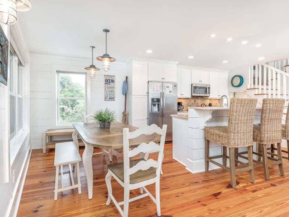 House, Multiple Beds, Pool Access, Pool View | Private kitchen | Fridge, microwave, oven, stovetop