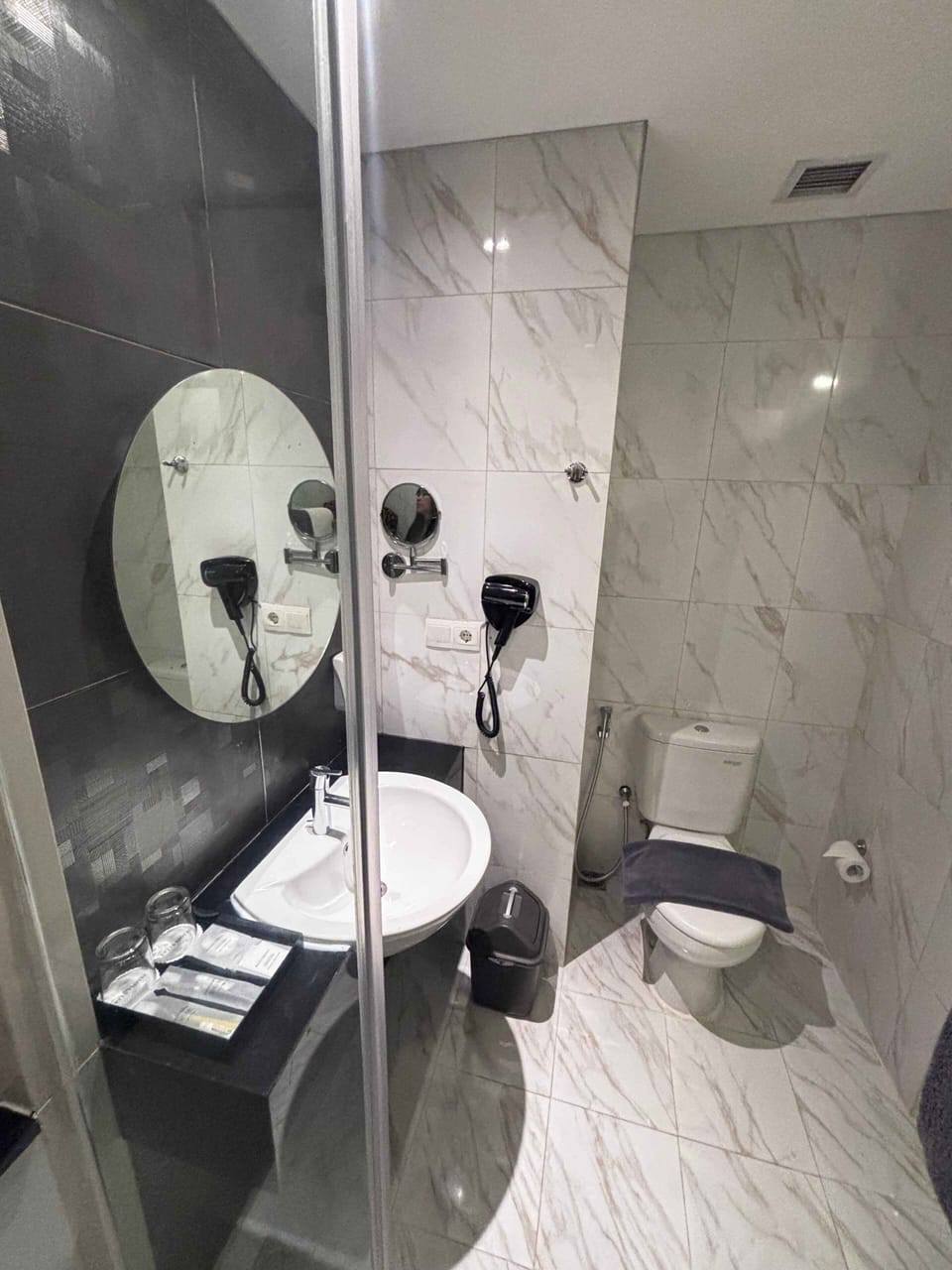 Standard Room | Bathroom | Shower, free toiletries, hair dryer, towels