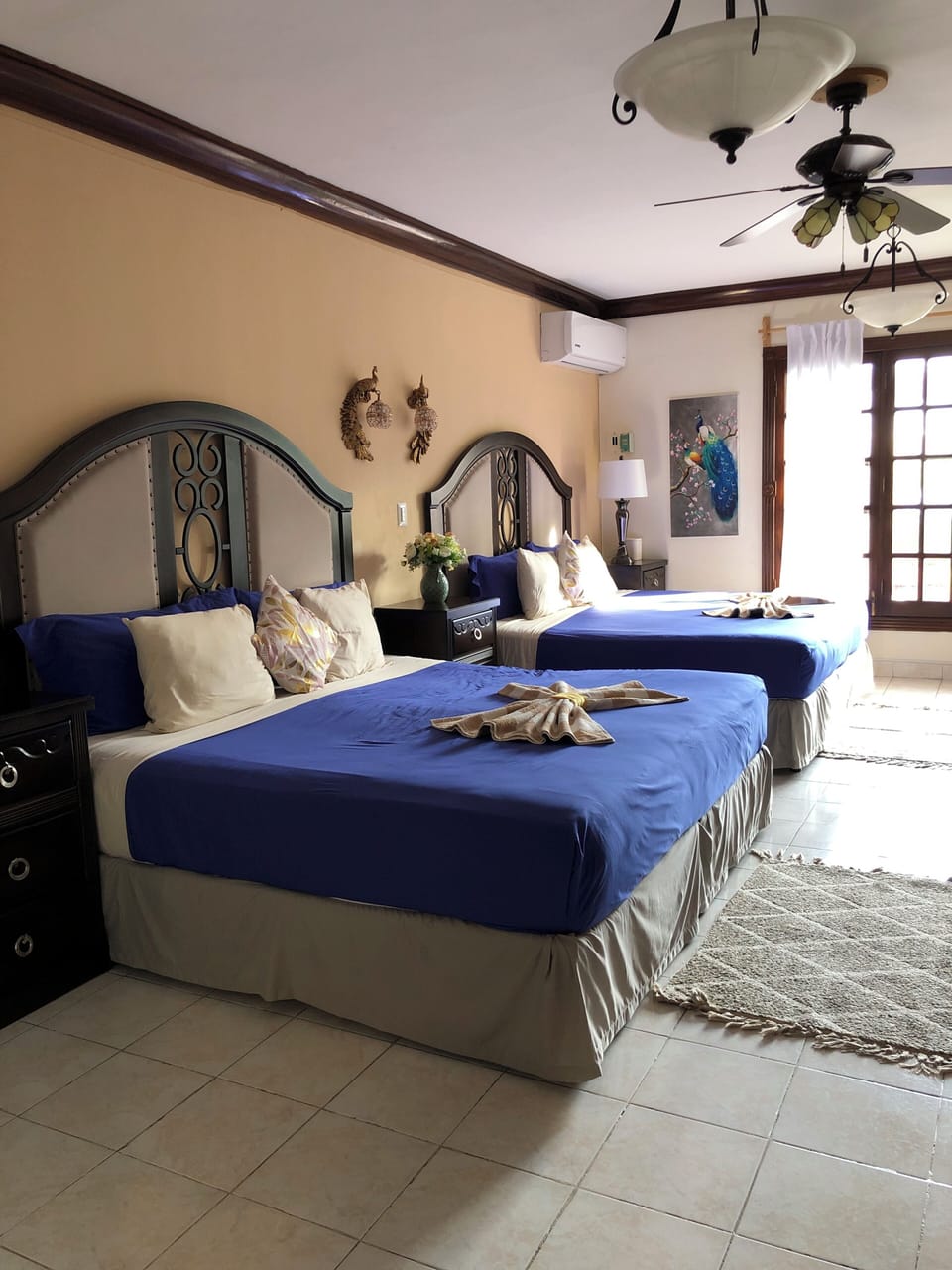 Junior Room (Pavorreal) | Premium bedding, down comforters, individually decorated