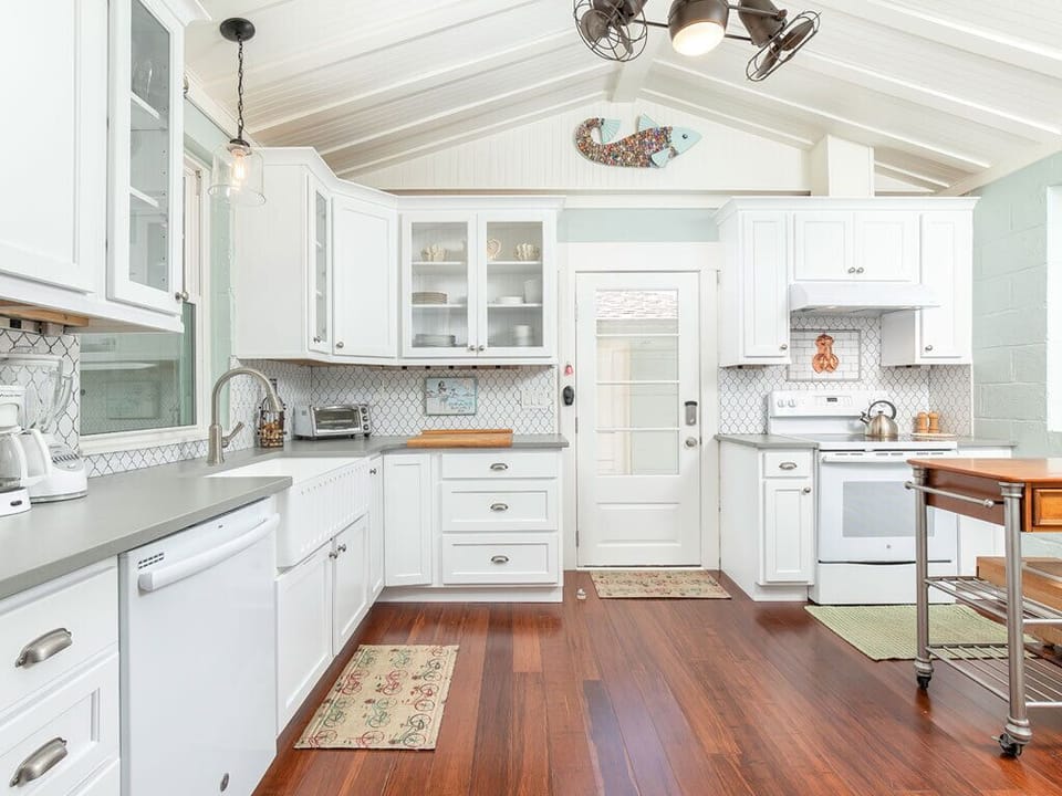 House, Multiple Beds, Kitchen, Garden View | Private kitchen | Fridge, microwave, oven, stovetop