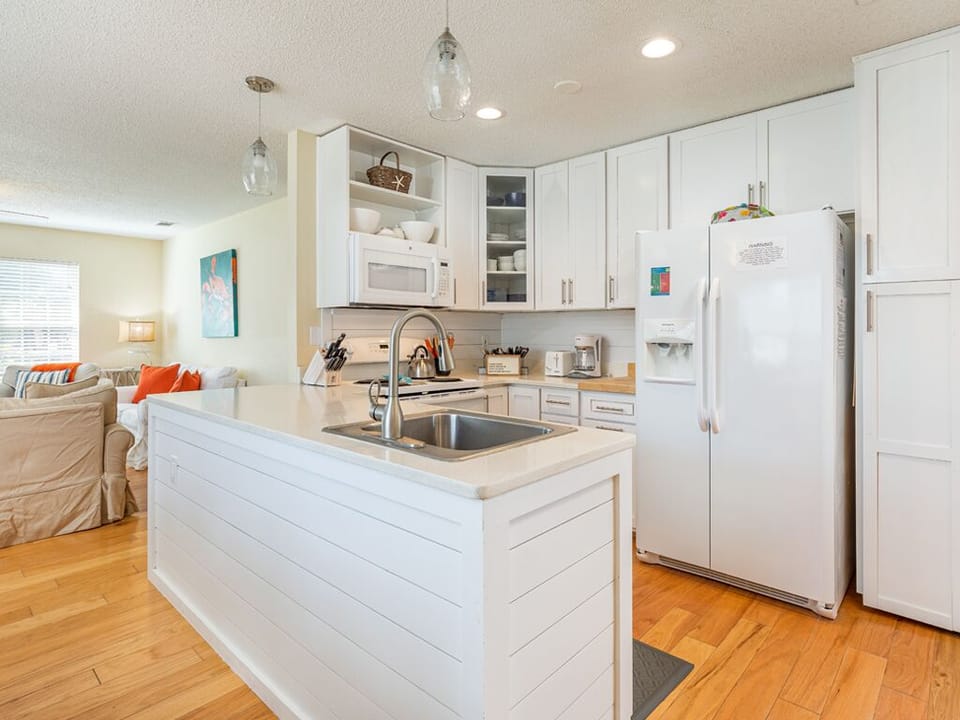 House, Multiple Beds, Kitchen, Garden View | Private kitchen | Fridge, microwave, oven, stovetop