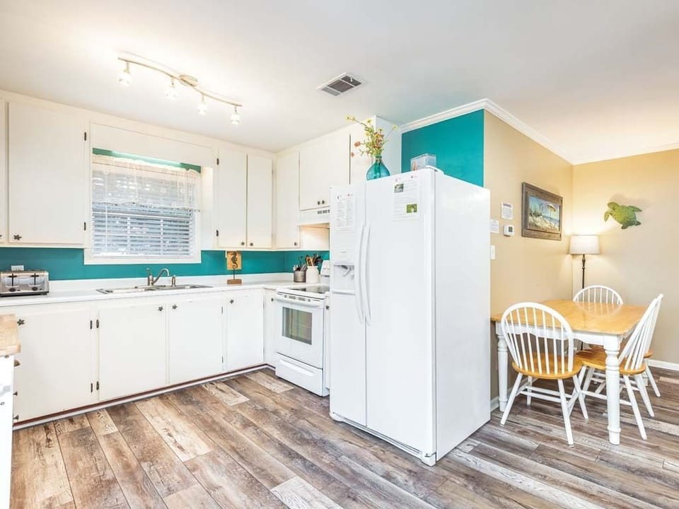 House, Multiple Beds, Kitchen, Beach View | Private kitchen | Fridge, microwave, oven, stovetop