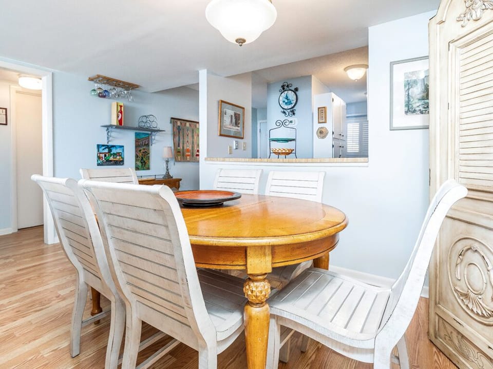 Condo, Multiple Beds, Kitchen, Beach View | Dining