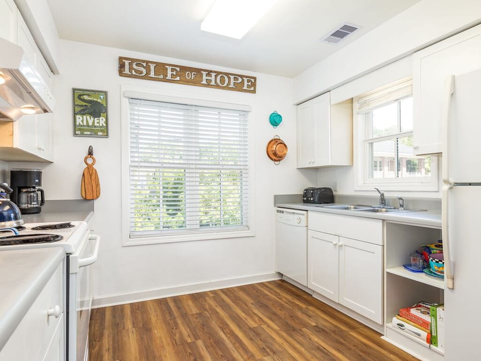 House, Multiple Beds, Kitchen, Beach View | Private kitchen | Fridge, microwave, oven, stovetop