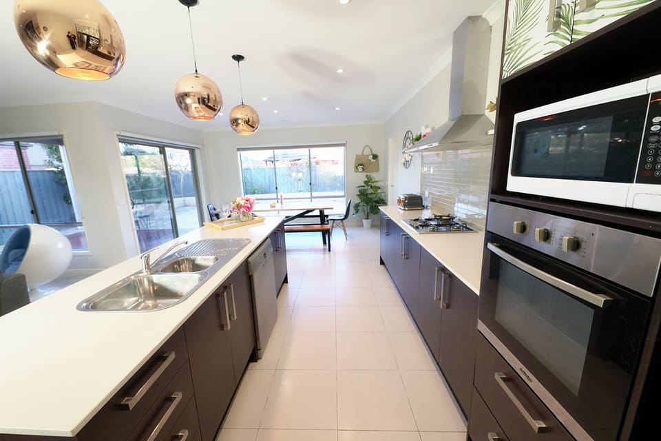 Comfort House | Private kitchen | Electric kettle, highchair, dining tables