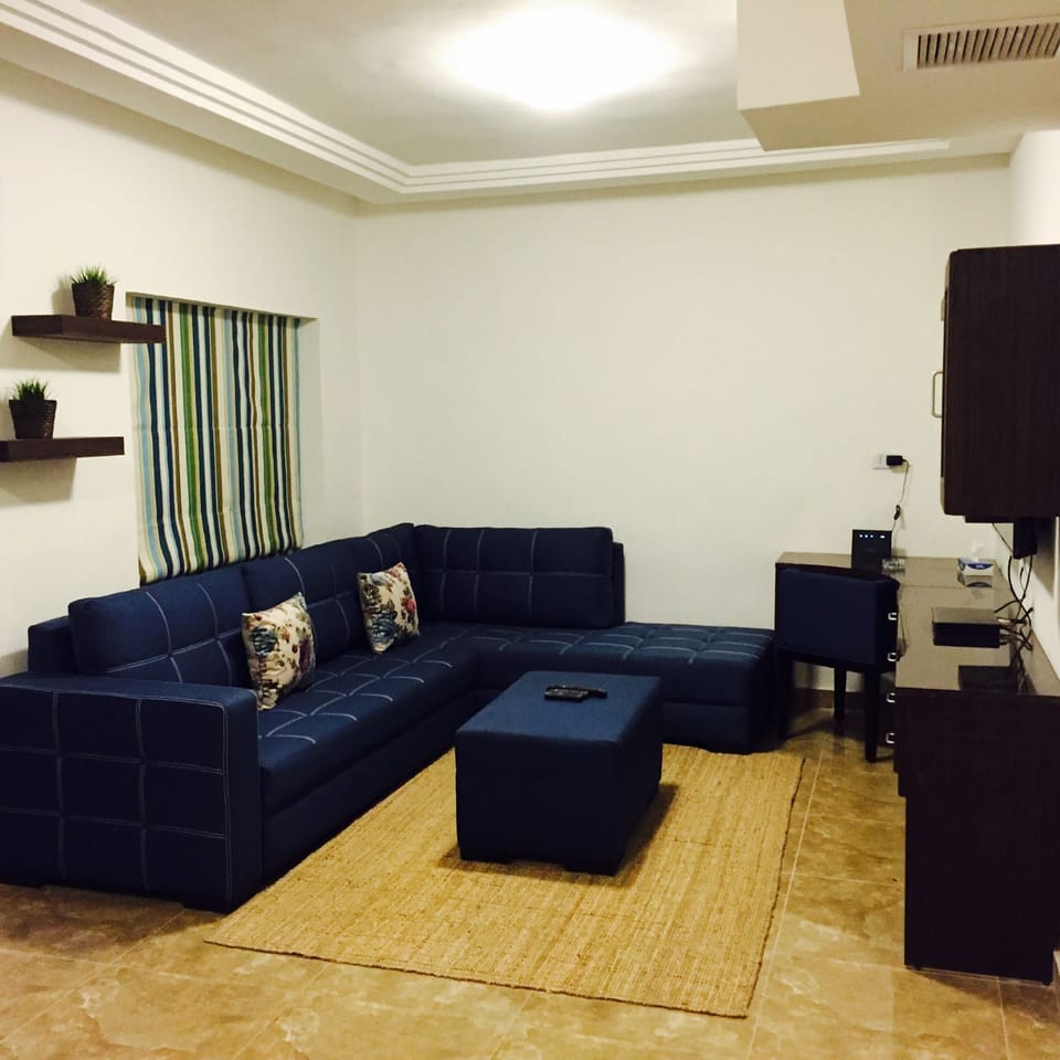 Apartment, 1 Bedroom, Accessible, Smoking | Living area