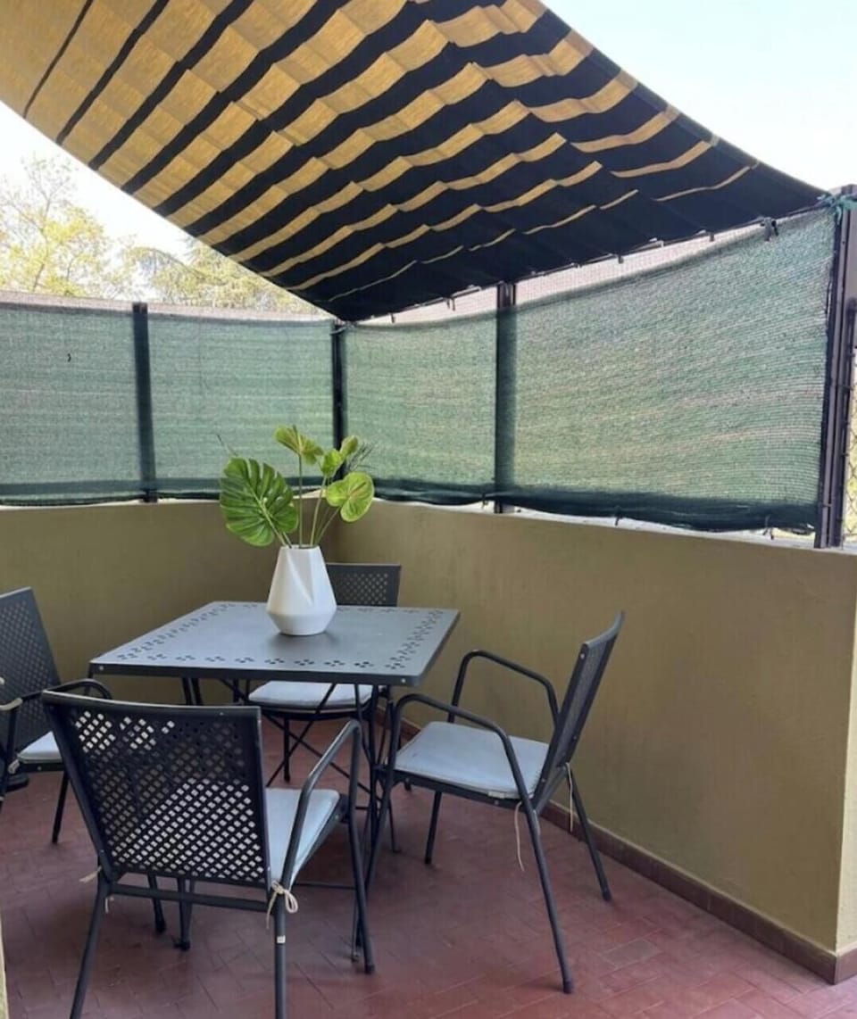 Apartment, 1 Bedroom, Smoking, Garden View | Dining