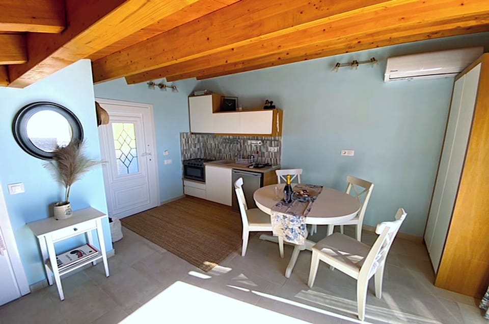 Apartment, 1 Bedroom, Smoking, Balcony | Dining