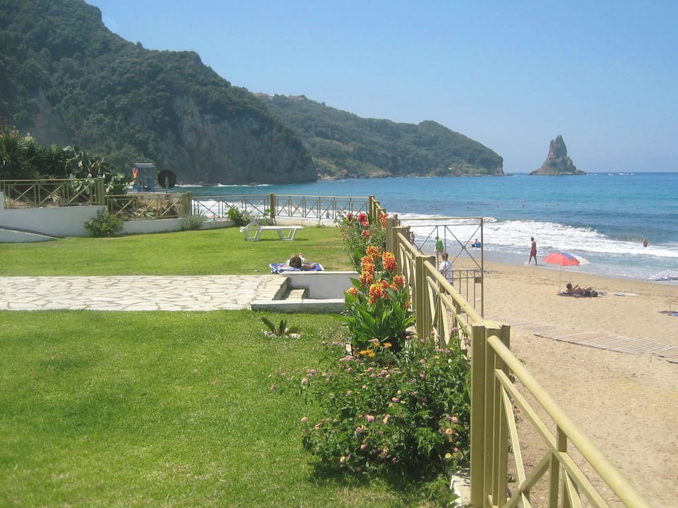 Beachfront Loft Apartment - Agios Gordios Corfu Apartment in Saint Gordios beach