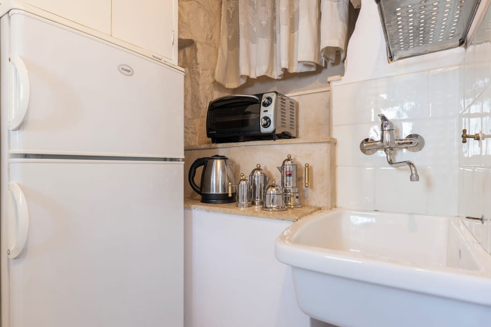 House, 2 Bedrooms, Smoking, Balcony | Private kitchen | Coffee/tea maker, electric kettle, dining tables