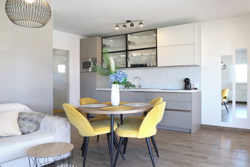 Apartment, 1 Bedroom, Balcony, Garden View | Interior