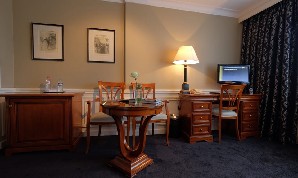 Hypo-allergenic bedding, in-room safe, desk, laptop workspace