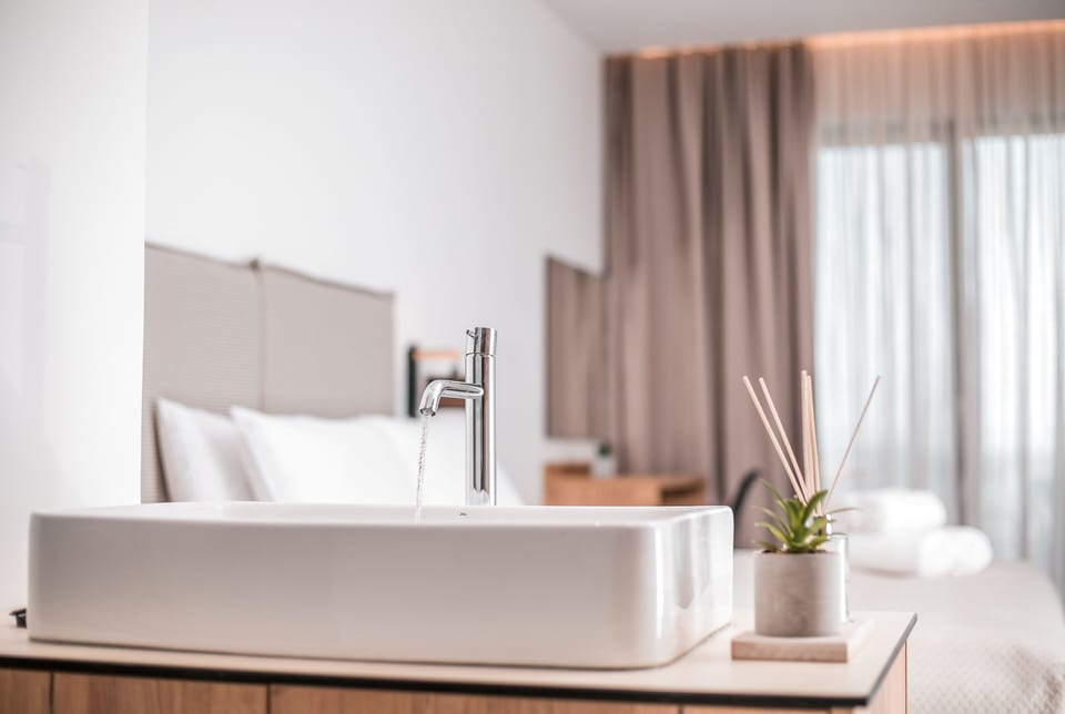 Luxury Suite | Minibar, free WiFi, bed sheets