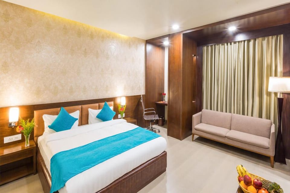 Deluxe Double Room, 1 Double Bed, Non Smoking, City View | Minibar, in-room safe, laptop workspace, blackout drapes