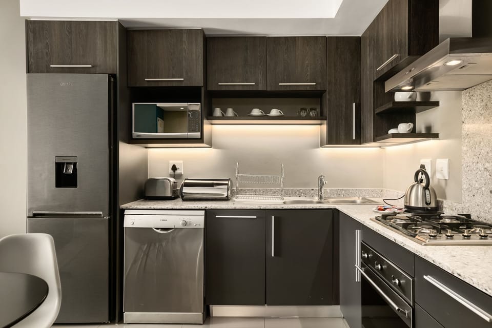 Business Apartment | Private kitchen | Fridge, microwave, oven, stovetop
