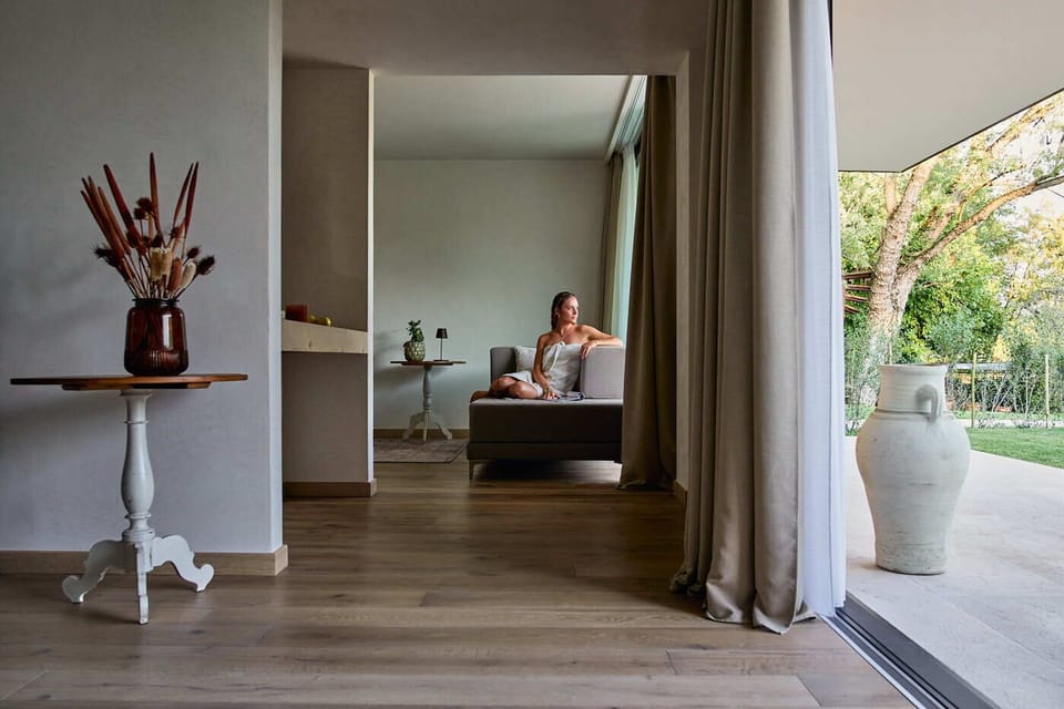 Luxury Studio Suite | Living area | 50-inch Smart TV with satellite channels