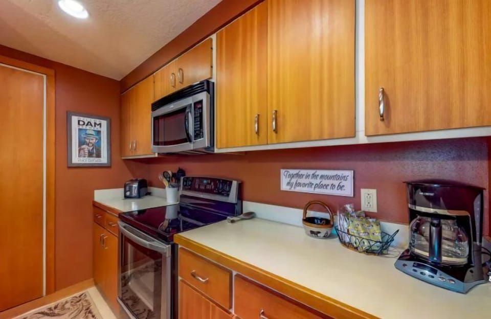 Condo (1 Bedroom Condo in West Keystone near) | Exterior